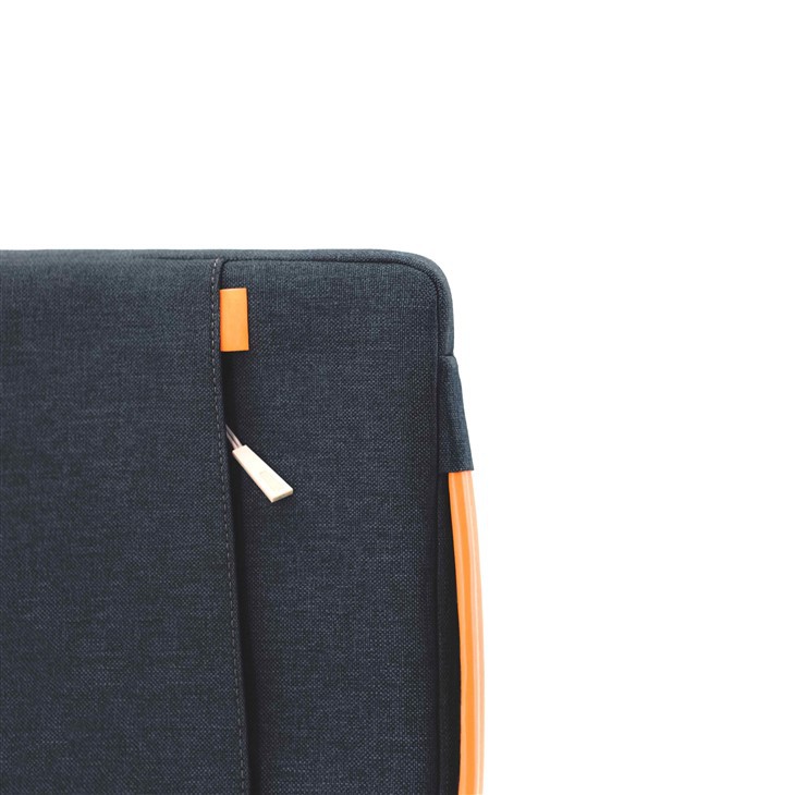 Scratch-resistant laptop bag